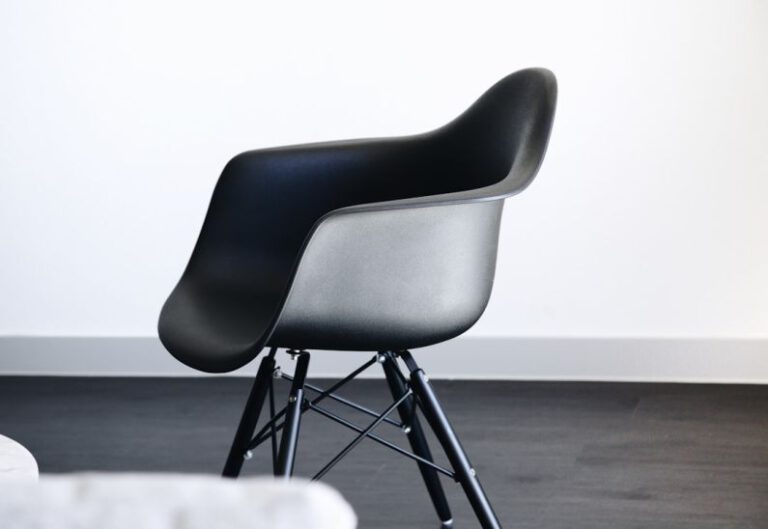 Furniture Layout - empty black plastic tub chair